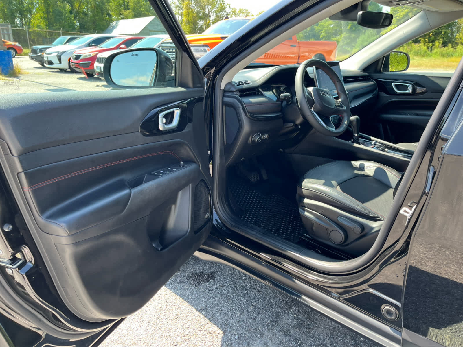 Used 2022 Jeep Compass Trailhawk w/ Sun and Sound Group AWD/4WD image 9