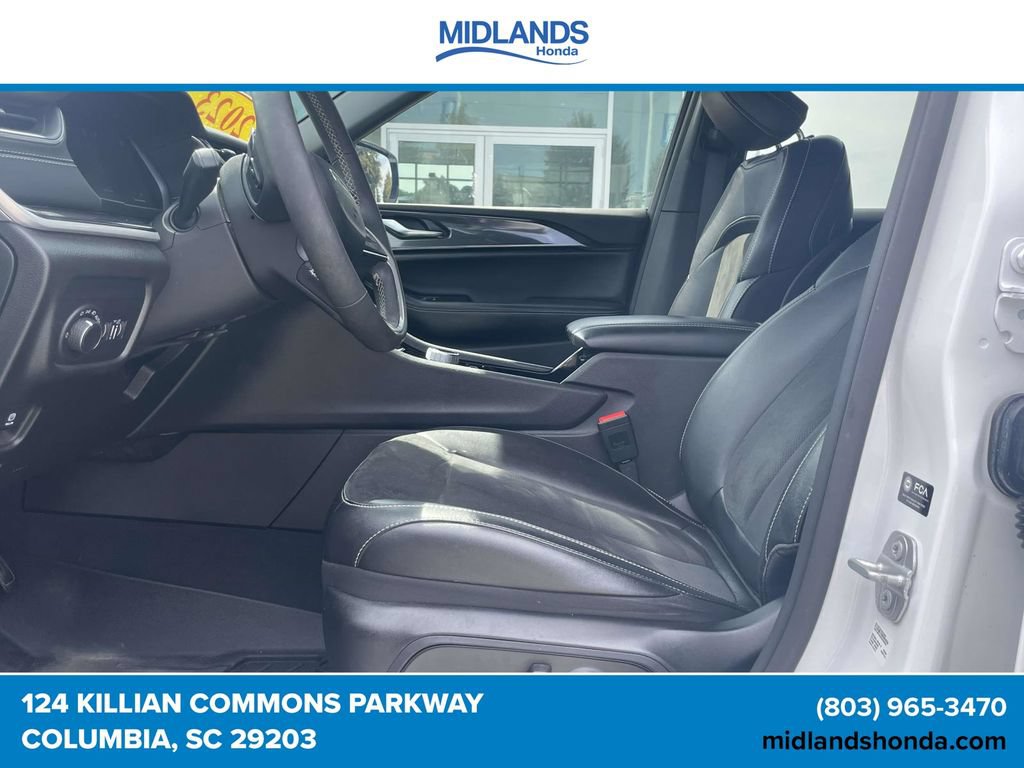 Used 2023 Jeep Grand Cherokee Altitude RWD image 14