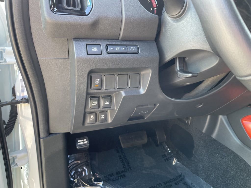 Used 2025 Nissan Frontier PRO-4X AWD/4WD image 9