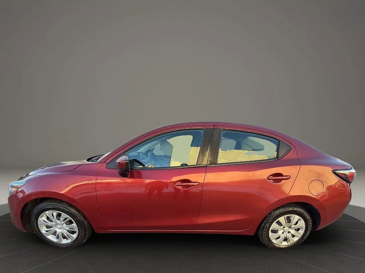 Used 2019 Toyota Yaris L FWD image 8