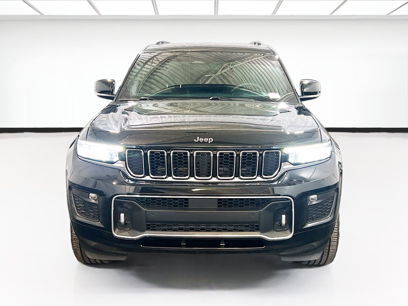 Used 2023 Jeep Grand Cherokee L Overland AWD/4WD image 2