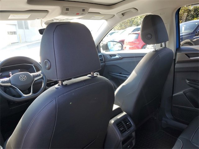 Certified 2025 Volkswagen Taos SE image 12