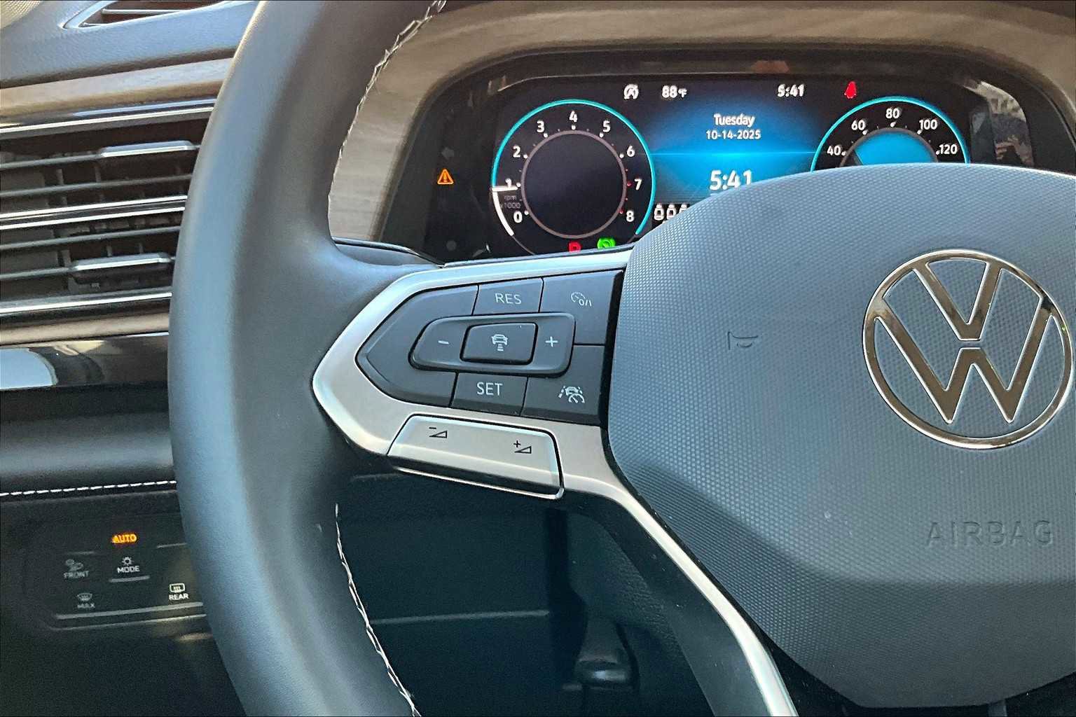 Certified 2024 Volkswagen Atlas SE image 46