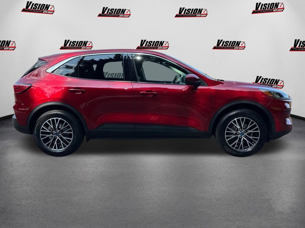 Used 2022 Ford Escape SEL w/ Technology Package image 4