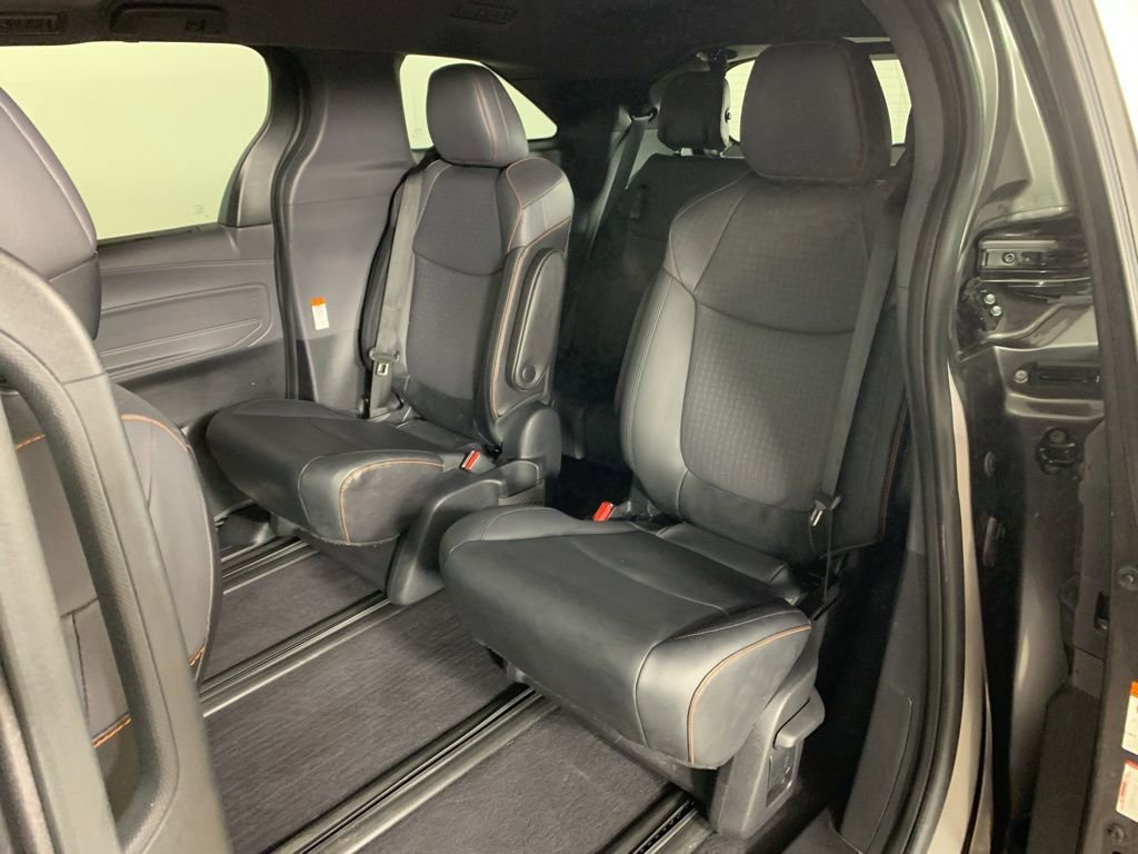 Used 2022 Toyota Sienna XSE image 32