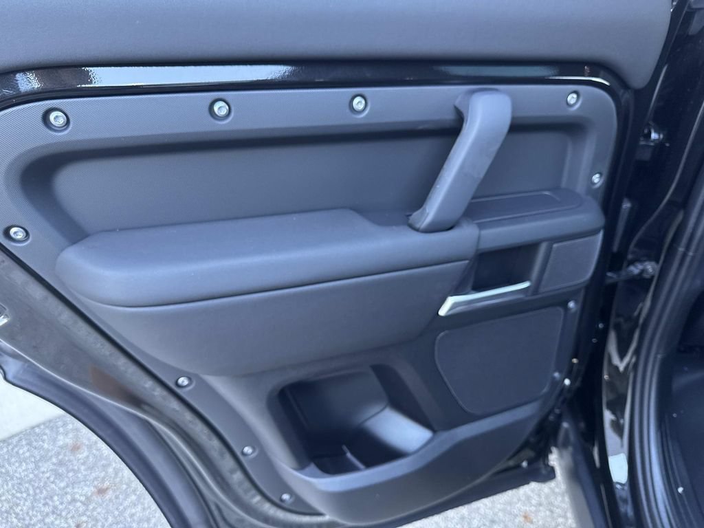 New 2026 Land Rover Defender 110 X-Dynamic SE AWD/4WD image 12