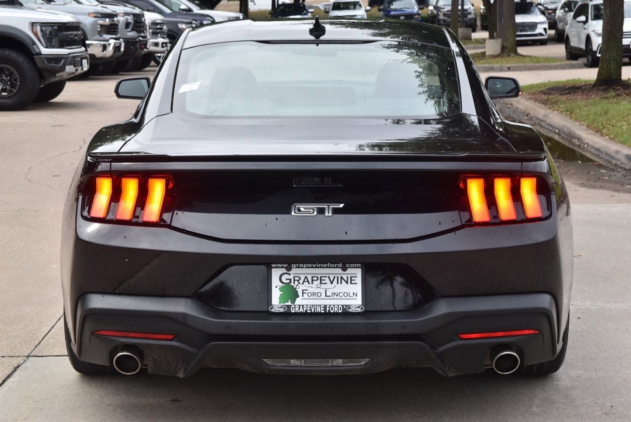 Used 2025 Ford Mustang GT Premium RWD image 9