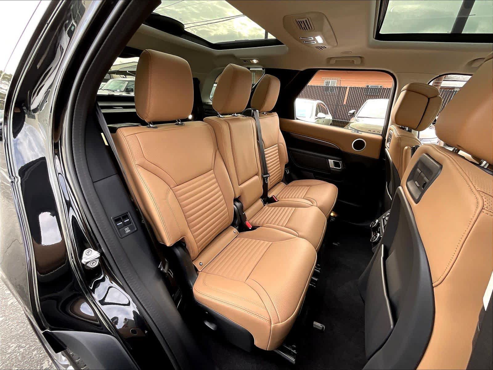 New 2025 Land Rover Discovery Metropolitan Edition AWD/4WD image 27