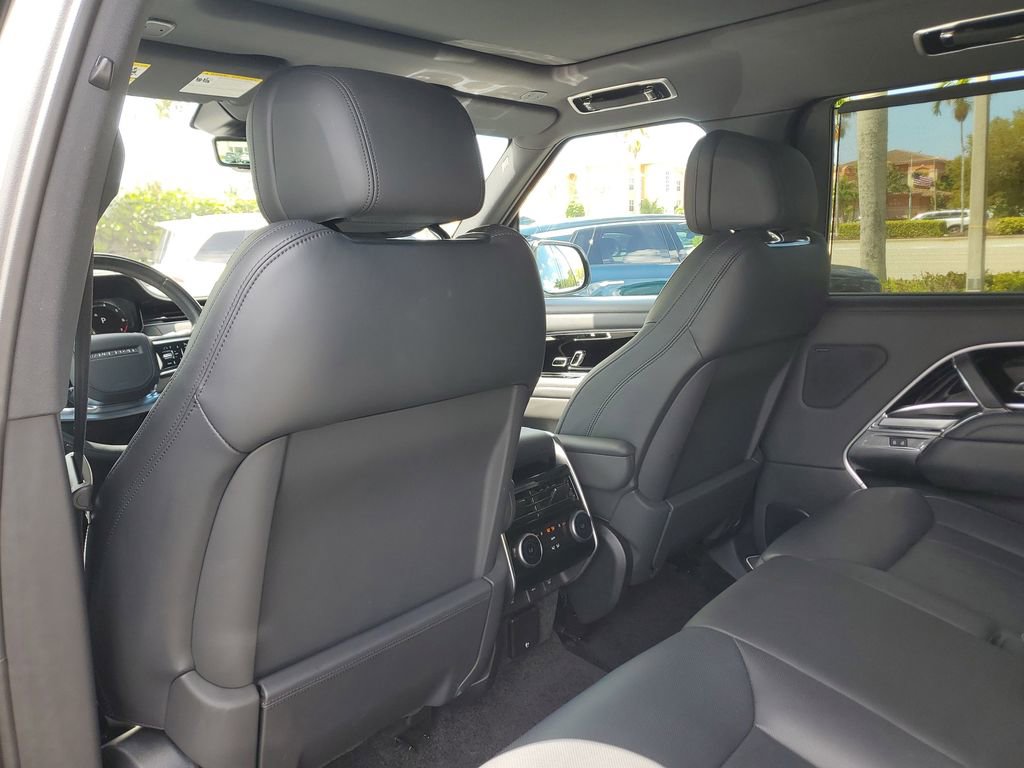 Used 2023 Land Rover Range Rover Long Wheelbase SE image 15