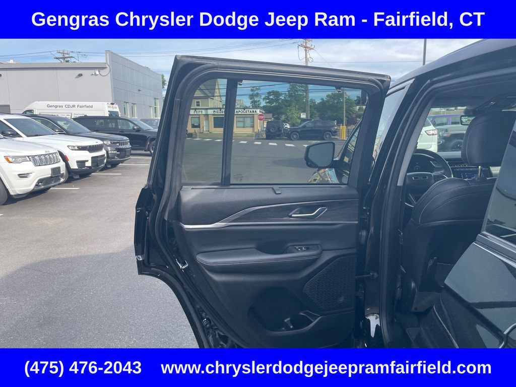 Used 2023 Jeep Grand Cherokee Limited w/ Luxury Tech Group II AWD/4WD image 34