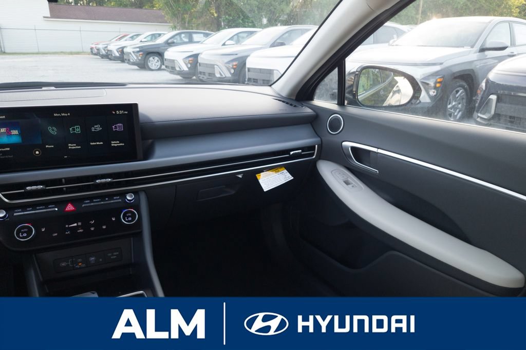 New 2026 Hyundai Sonata SEL FWD image 17