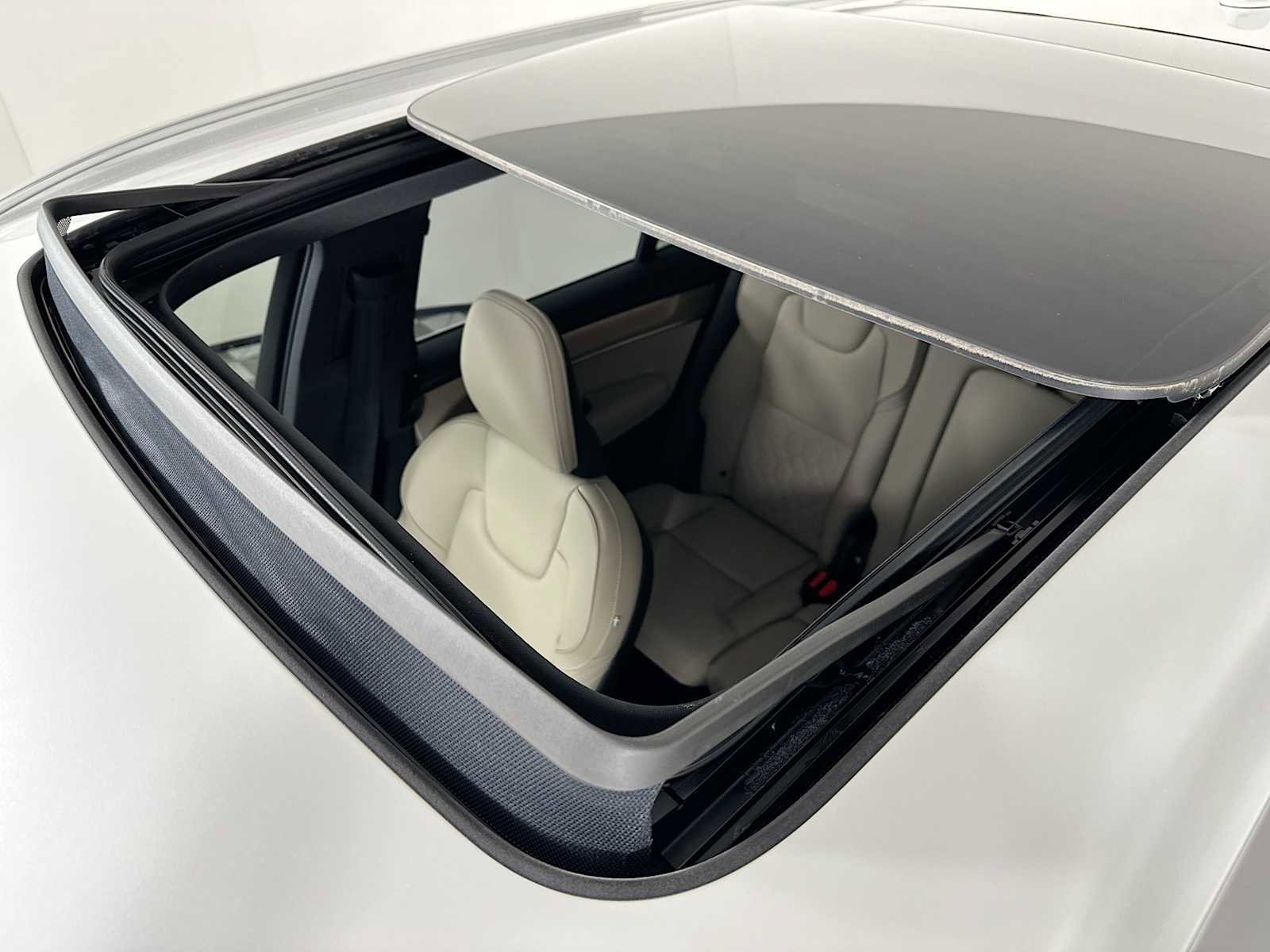 New 2026 Volvo XC90 B6 Plus w/ Protection Package Premier image 20