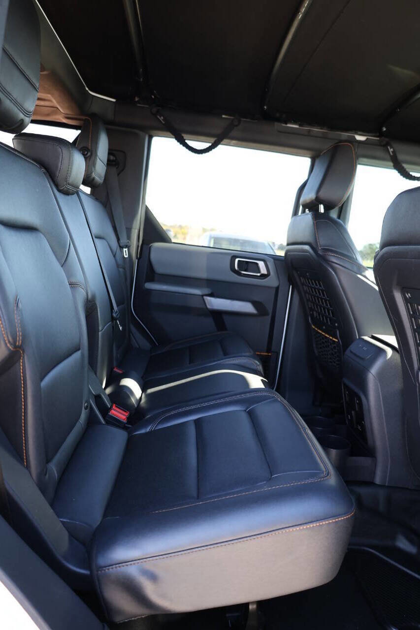 Used 2022 Ford Bronco Badlands image 16