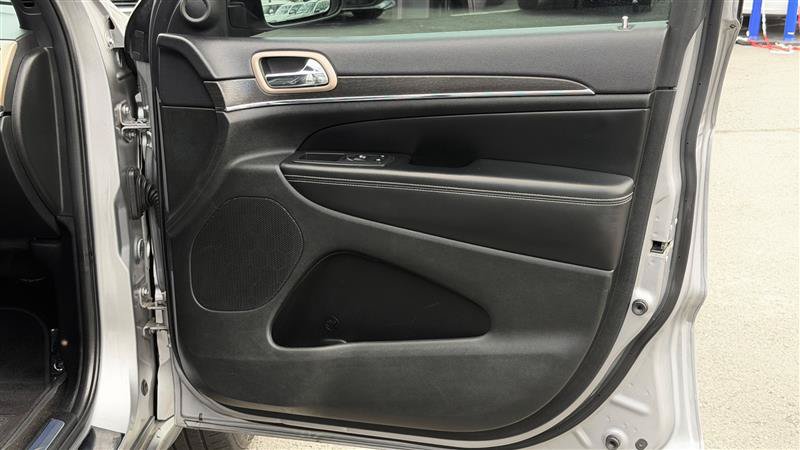 Used 2015 Jeep Grand Cherokee Limited AWD/4WD image 34