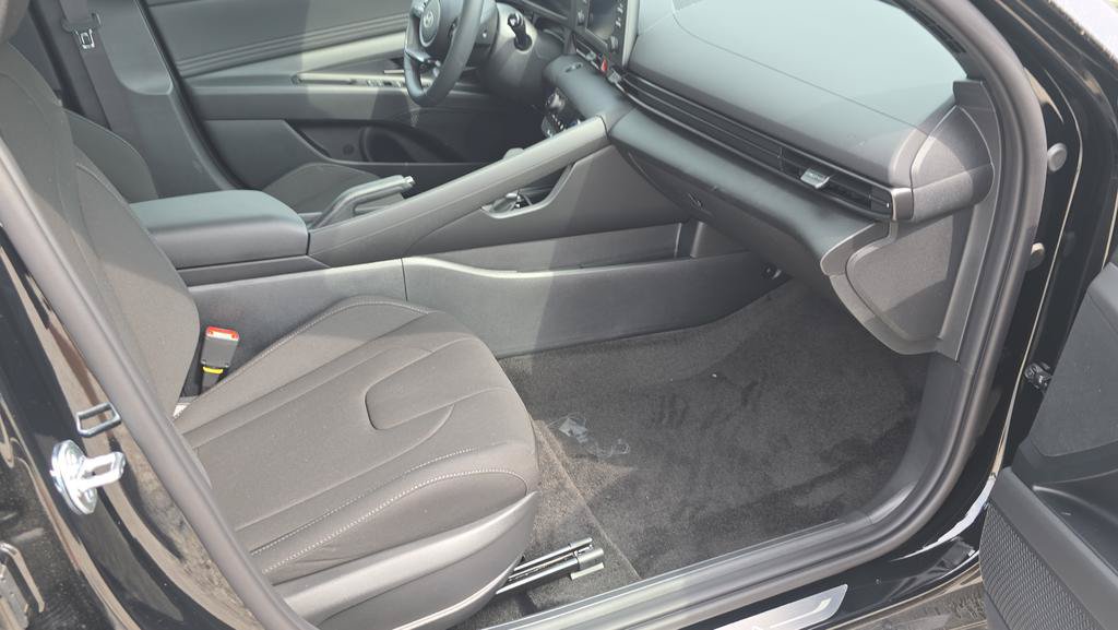 New 2026 Hyundai Elantra Sport FWD image 12