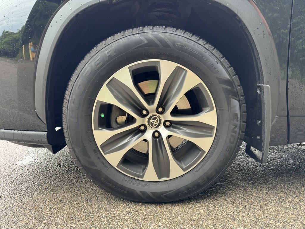 Used 2022 Toyota Highlander XLE image 7