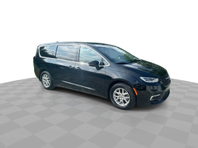 Used 2024 Chrysler Pacifica Touring-L FWD image 3