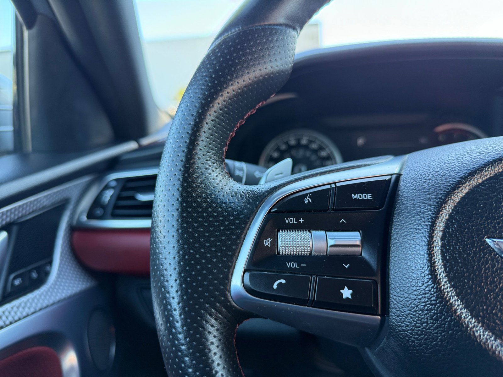 Used 2023 Genesis G70 2.0T w/ Sport Prestige Package image 19