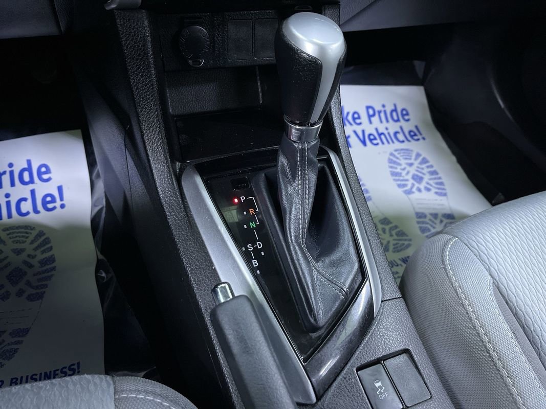 Used 2017 Toyota Corolla LE image 25