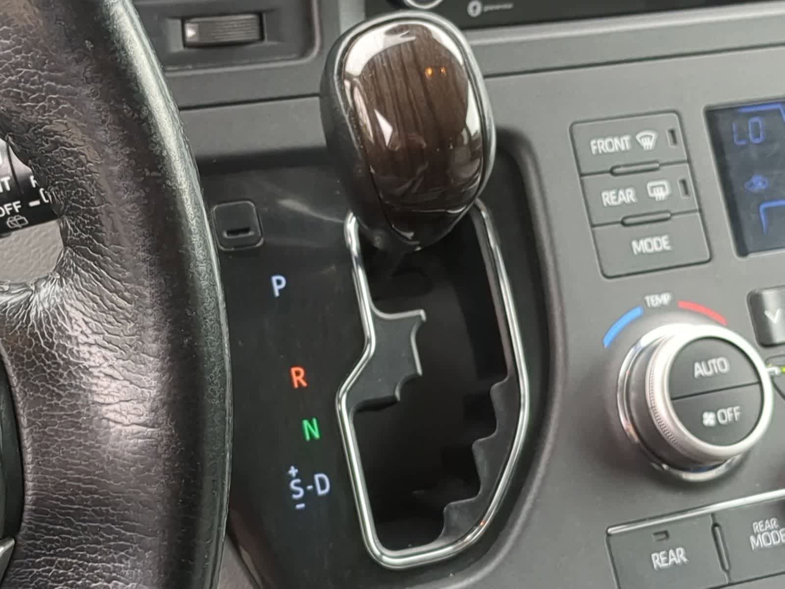Used 2020 Toyota Sienna XLE w/ XLE Navigation Package FWD image 29