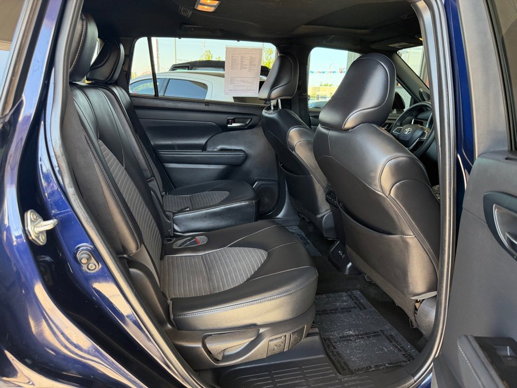 Used 2022 Toyota Highlander XSE FWD image 34