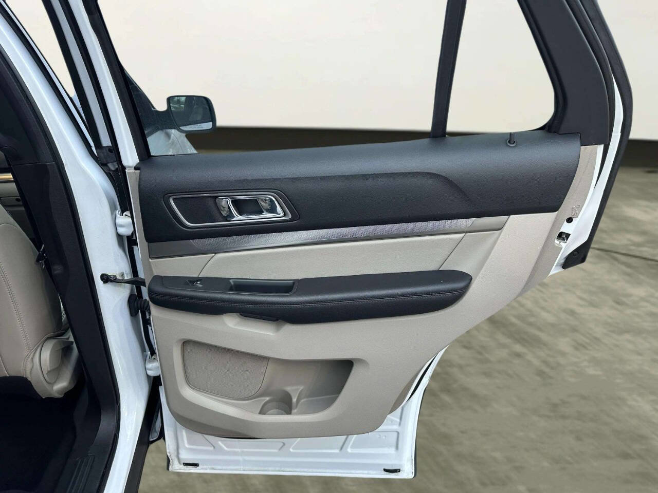 Used 2019 Ford Explorer XLT w/ Equipment Group 202A image 18