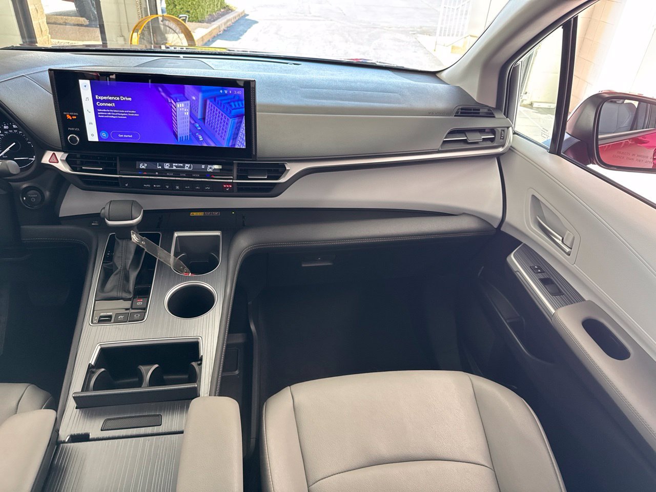 Used 2026 Toyota Sienna XLE FWD image 46