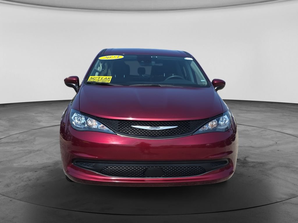 Used 2023 Chrysler Voyager LX FWD image 2