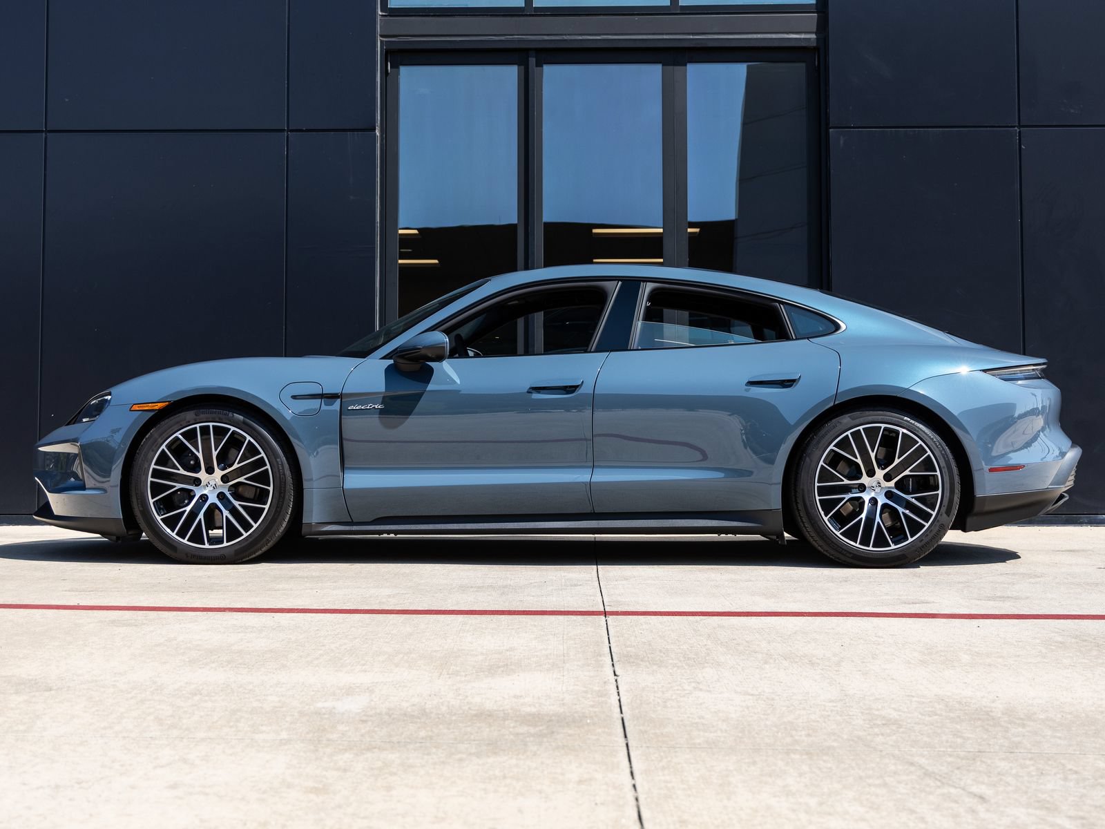 Certified 2026 Porsche Taycan AWD/4WD image 2