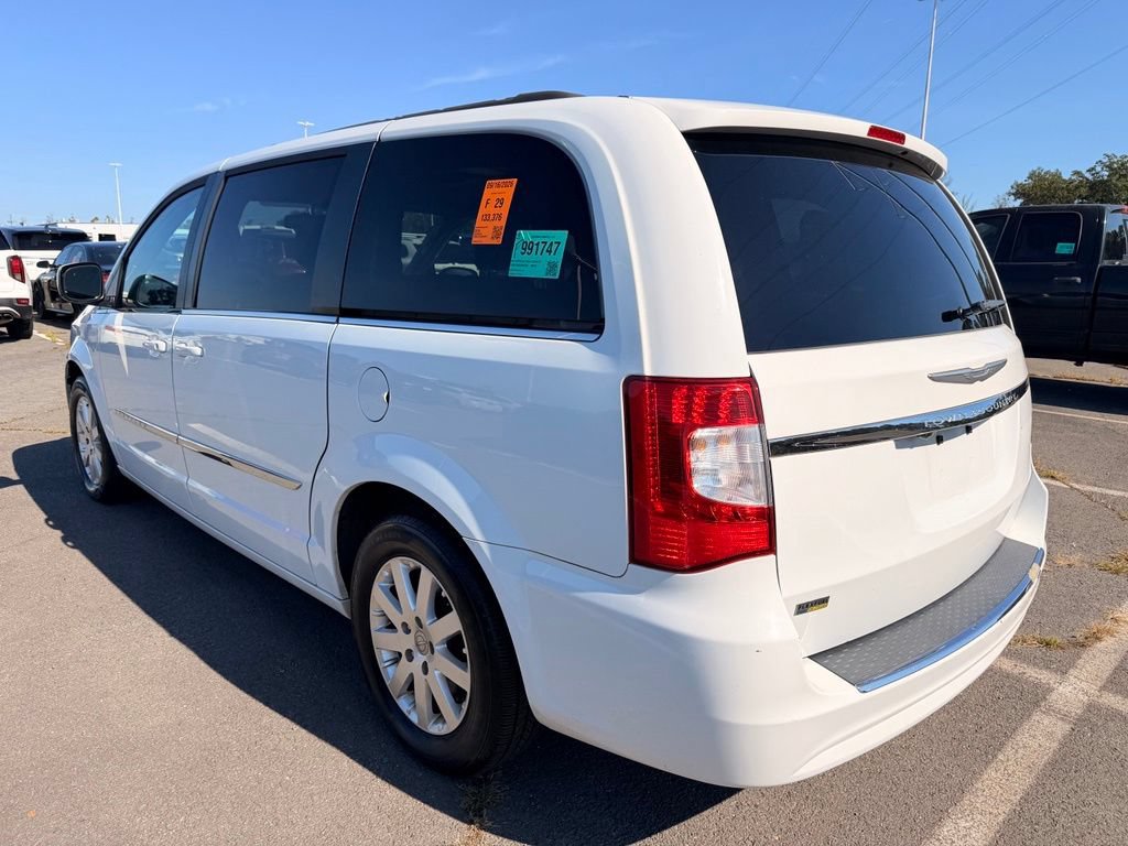 Used 2014 Chrysler Town & Country Touring FWD image 3