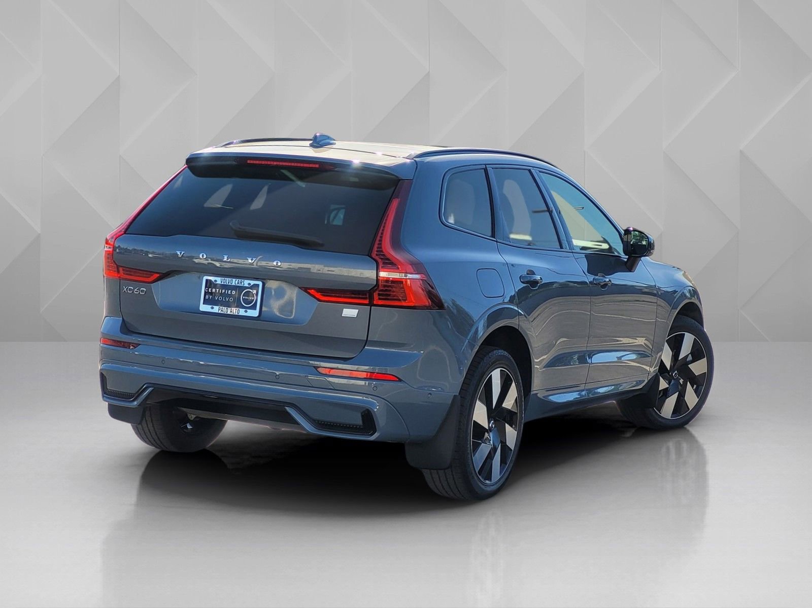 Used 2024 Volvo XC60 T8 Plus w/ Climate Package image 6