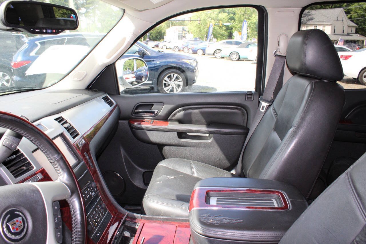 Used 2013 Cadillac Escalade ESV Luxury AWD/4WD image 14