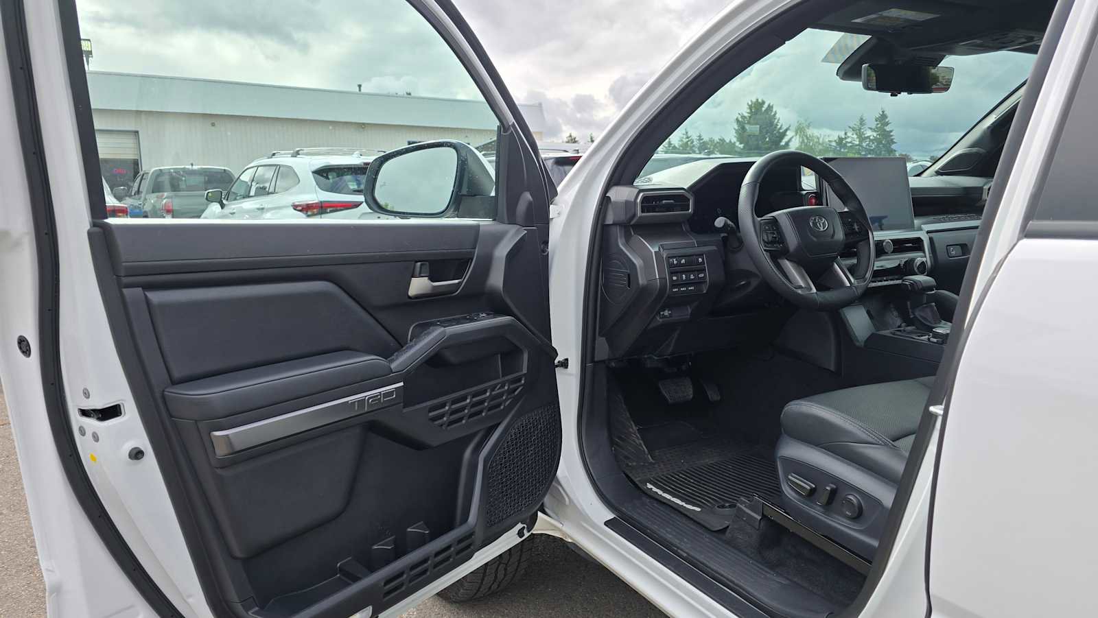 Used 2025 Toyota Tacoma TRD Off-Road w/ TRD Off Road Premium Package AWD/4WD image 20