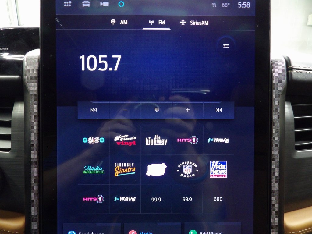 Used 2024 Ford Expedition Platinum image 19