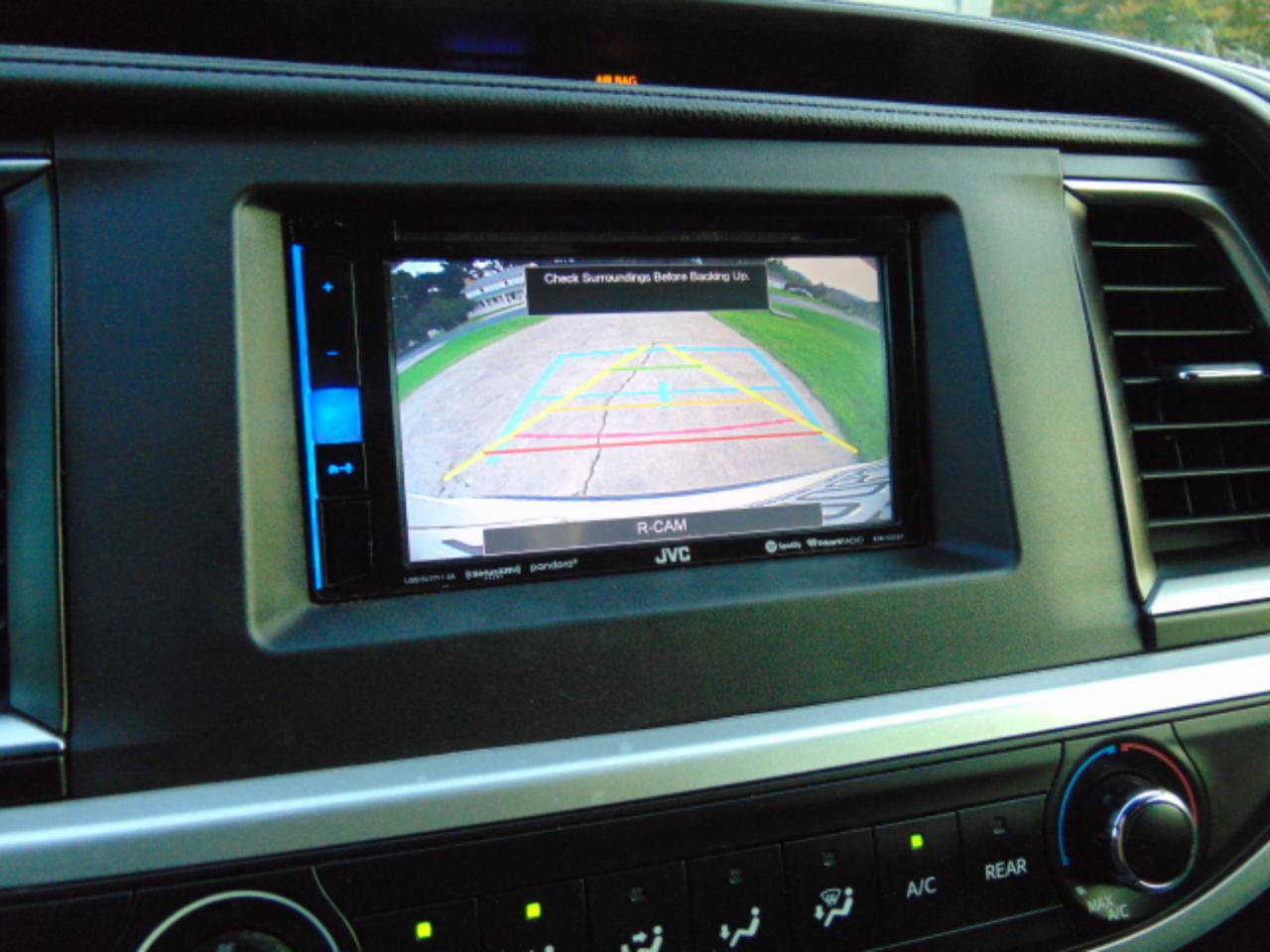 Used 2016 Toyota Highlander LE FWD image 8