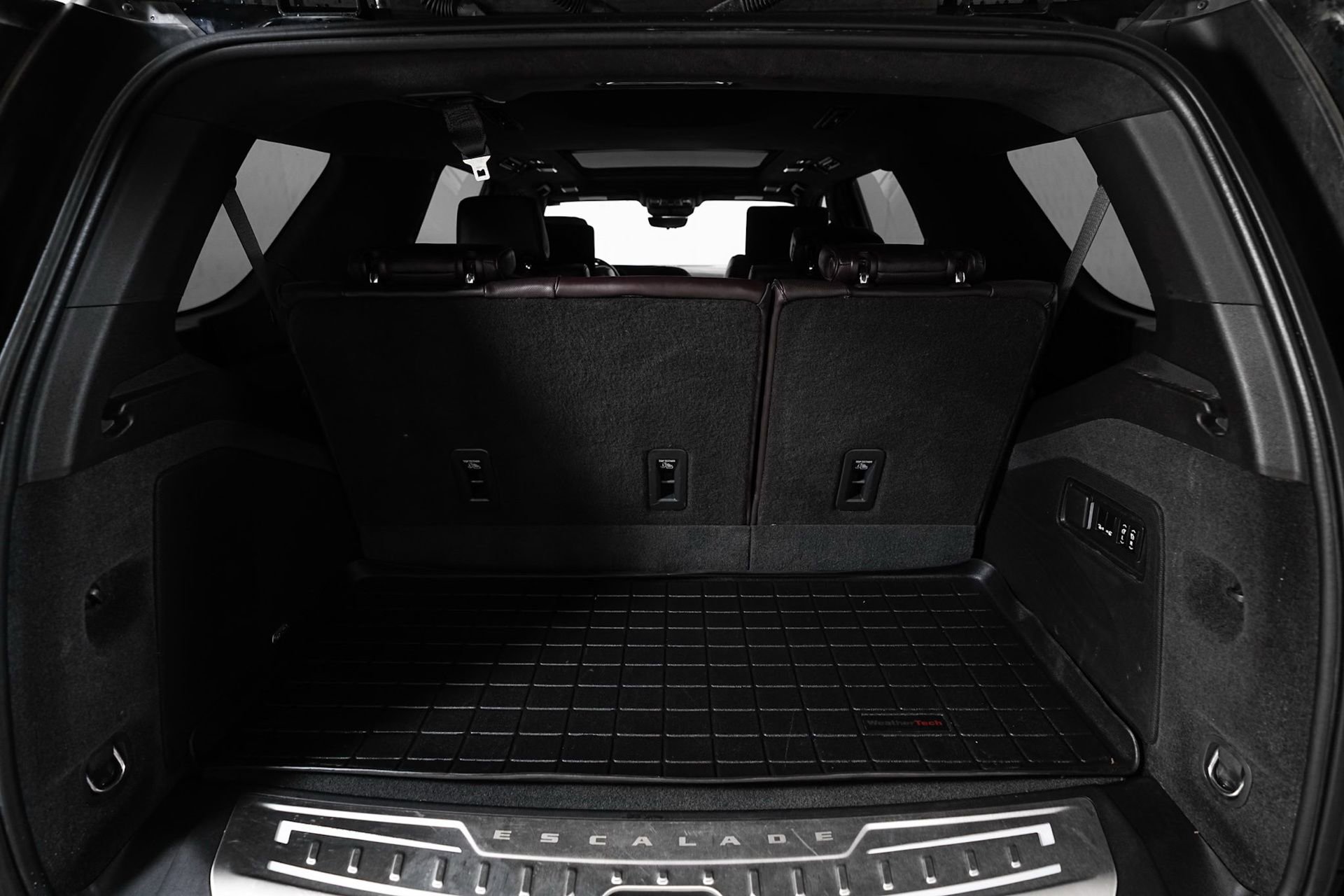 Used 2021 Cadillac Escalade Sport Platinum w/ LPO, ONYX Package image 10