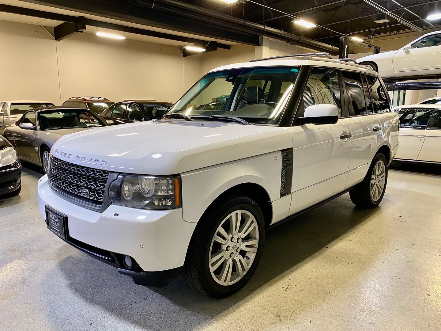 Used 2011 Land Rover Range Rover HSE LUX AWD/4WD image 3