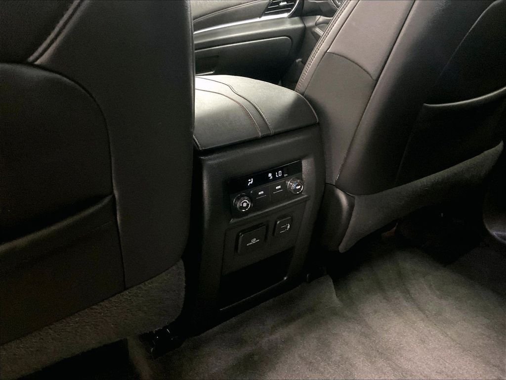 Used 2023 Chevrolet Traverse RS AWD/4WD image 29