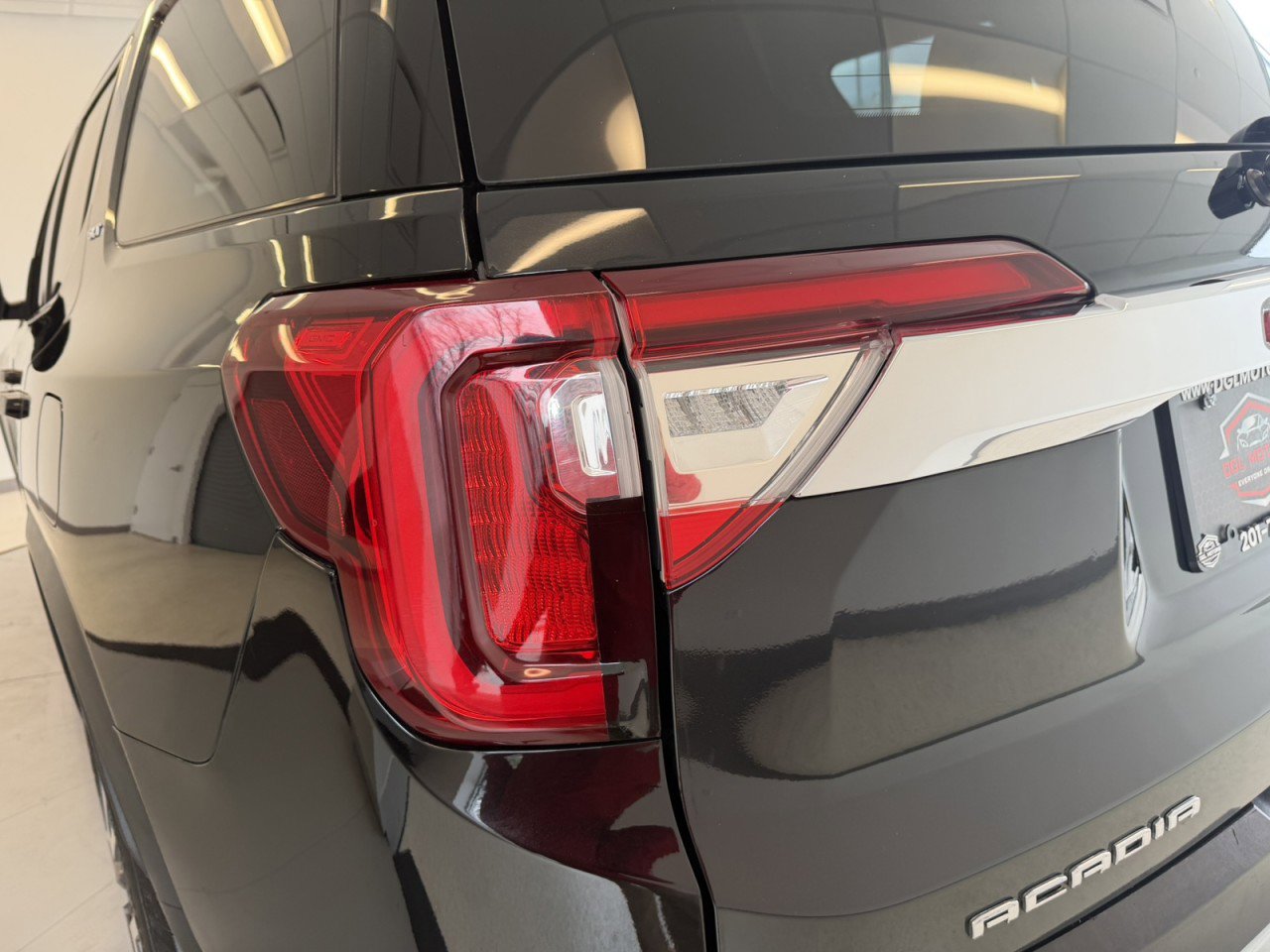 Used 2023 GMC Acadia SLT image 41