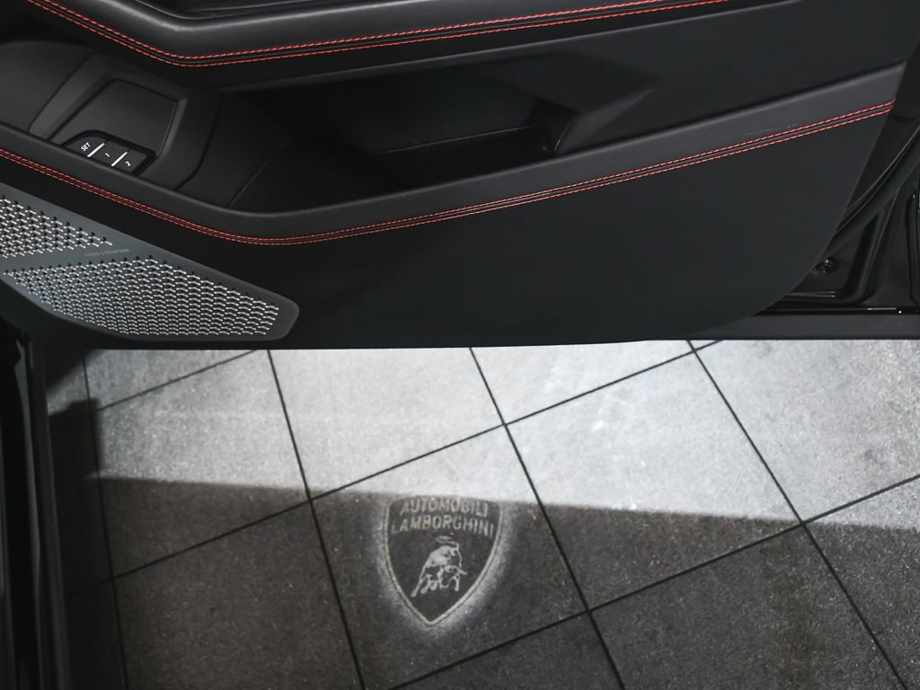 Used 2020 Lamborghini Urus image 19