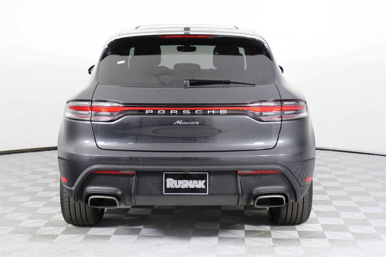Used 2025 Porsche Macan image 6