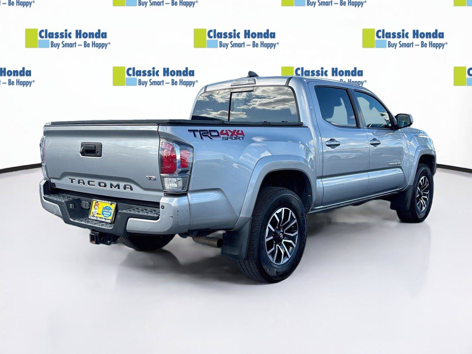 Used 2020 Toyota Tacoma TRD Sport w/ TRD Premium Sport Package AWD/4WD image 8