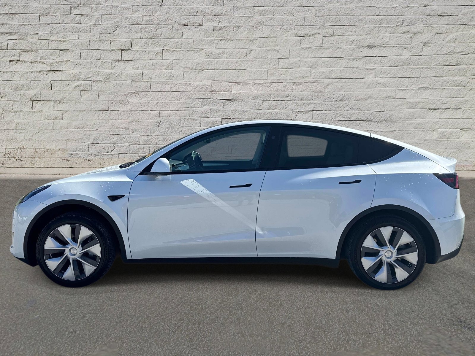 Used 2024 Tesla Model Y Long Range image 2