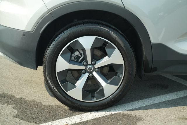 Used 2025 Volvo XC40 B5 Plus AWD/4WD image 46