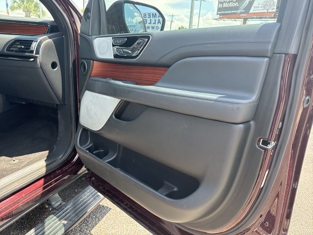 Used 2023 Lincoln Navigator L Reserve AWD/4WD image 28