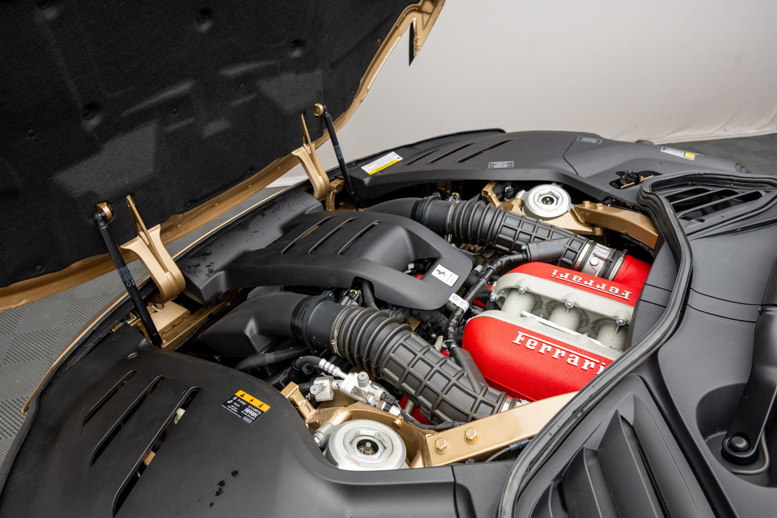 Used 2025 Ferrari Purosangue AWD/4WD image 38