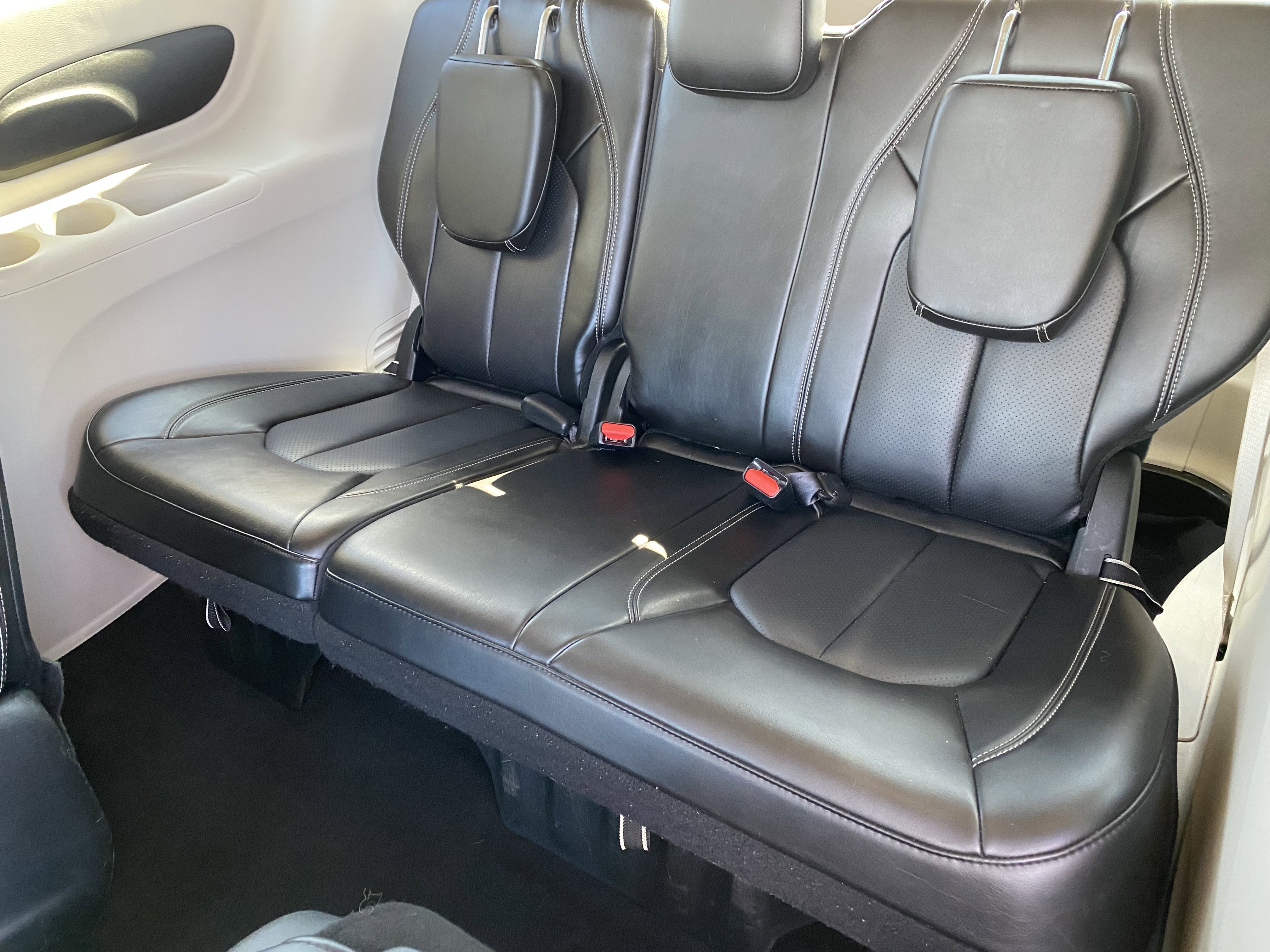 Used 2023 Chrysler Pacifica Touring-L image 16