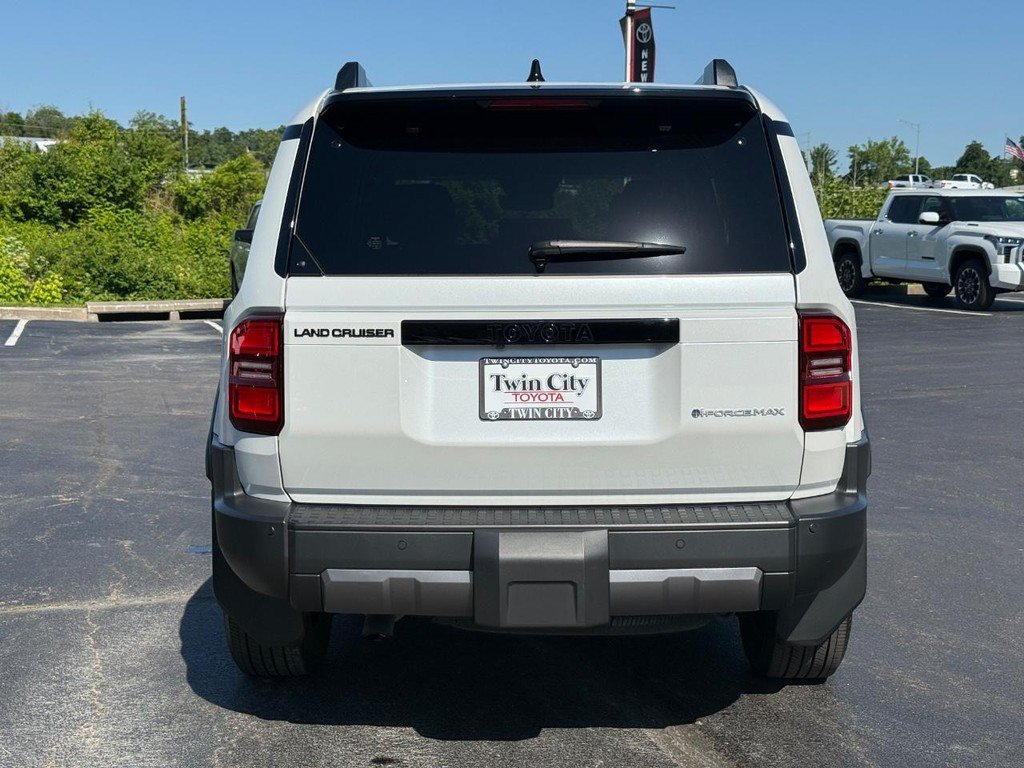 Certified 2025 Toyota Land Cruiser w/ Premium Package AWD/4WD image 4