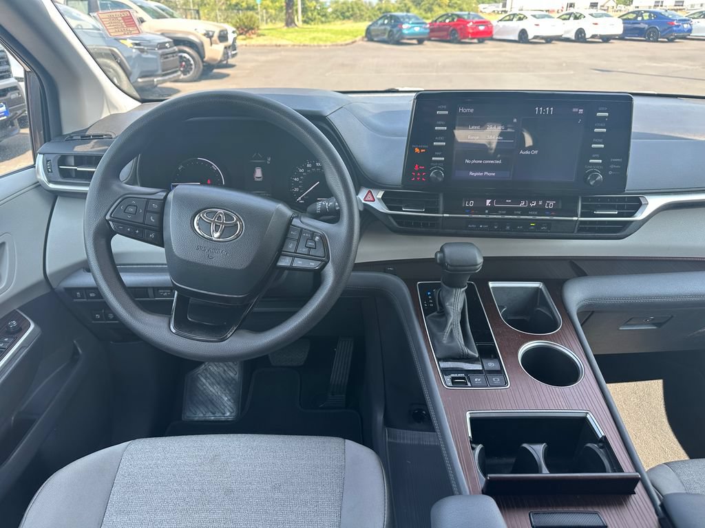 Used 2024 Toyota Sienna LE AWD/4WD image 16