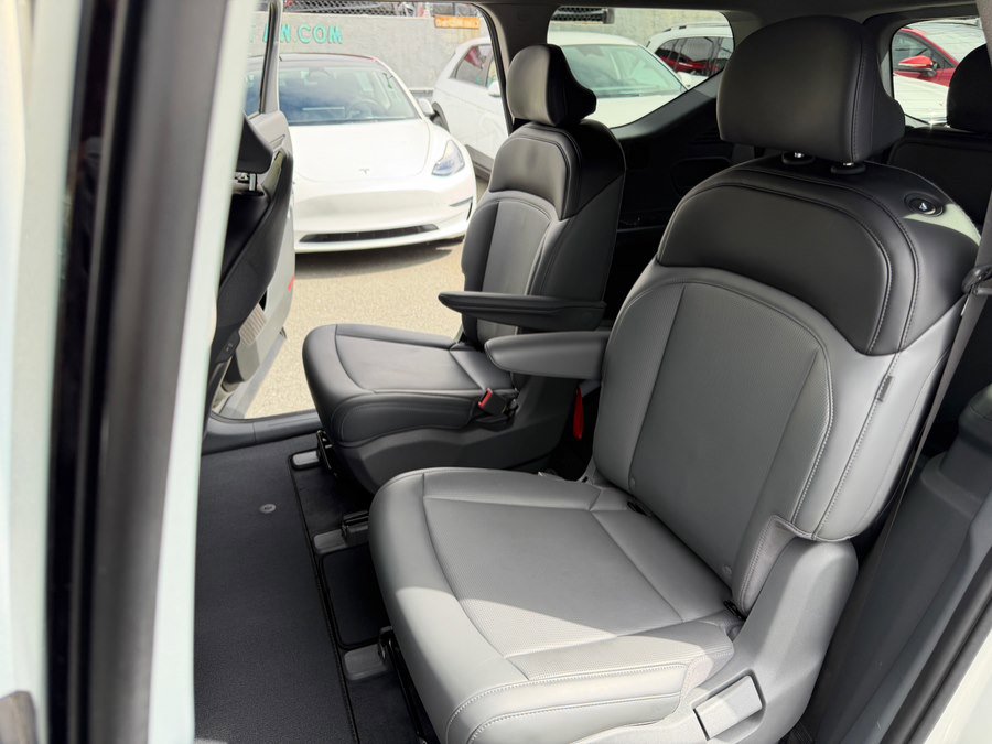 Used 2024 Kia EV9 Light Long Range RWD image 49